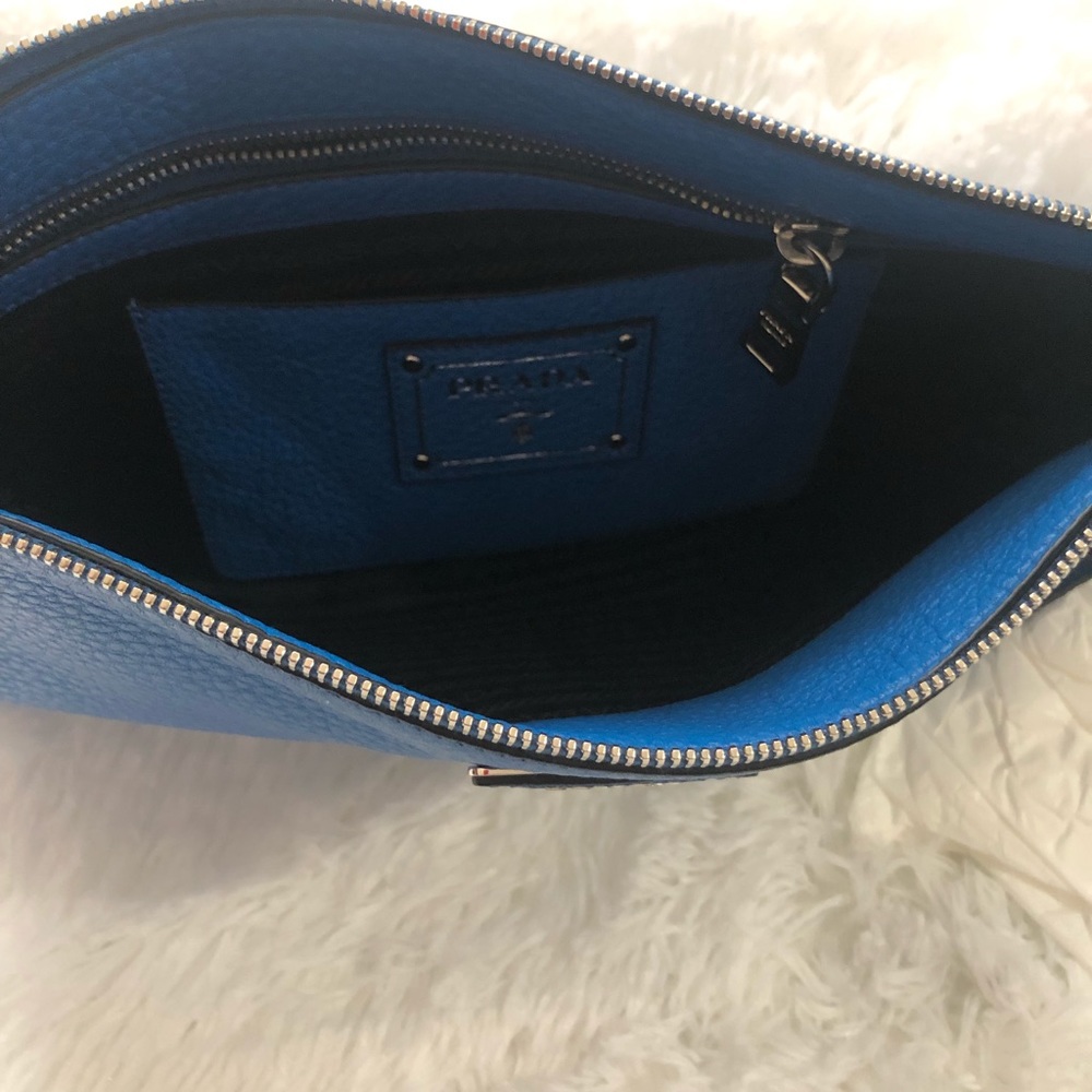 I’m BLUE for PRADA - Picture 3 of 5